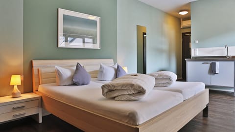 Comfort Room | Free WiFi, bed sheets