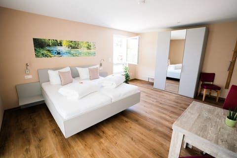 Deluxe Room | Free WiFi, bed sheets