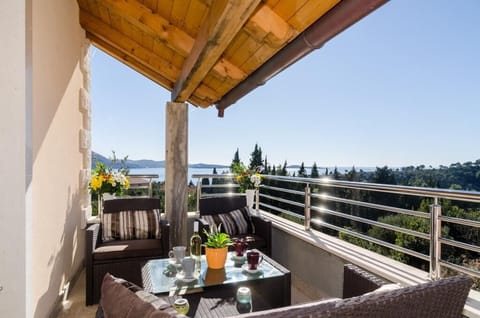 Villa (Four Bedroom Apartment - Balconies an) | Balcony