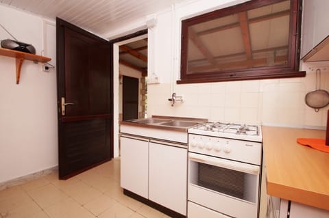 House (Two Bedroom Holiday Home -Terrace and) | Private kitchen | Fridge, stovetop, cookware/dishes/utensils
