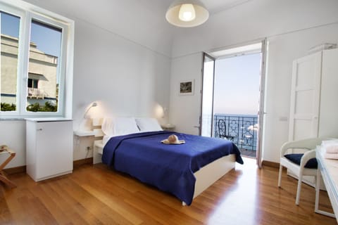 Deluxe Double Room, Sea View | Egyptian cotton sheets, minibar, in-room safe, free WiFi
