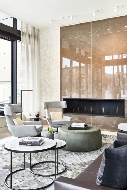 2 bars/lounges, rooftop bar