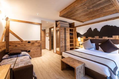 In-room safe, desk, soundproofing, free WiFi