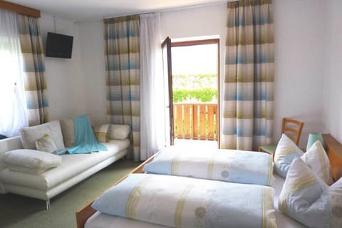 Family Room, Balcony | Desk, cribs/infant beds, free WiFi, bed sheets