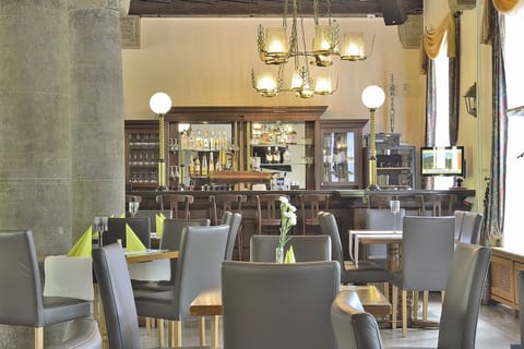 Lunch and dinner served, local cuisine