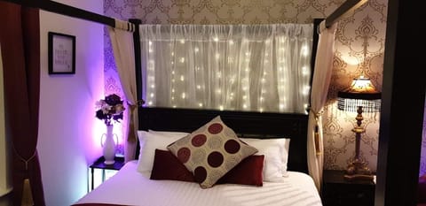 Desk, laptop workspace, WiFi (free), bed sheets