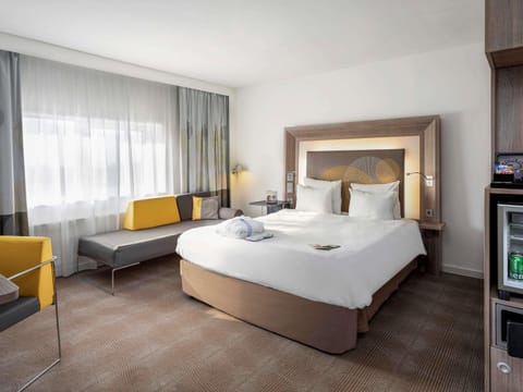 Hypo-allergenic bedding, minibar, in-room safe, desk