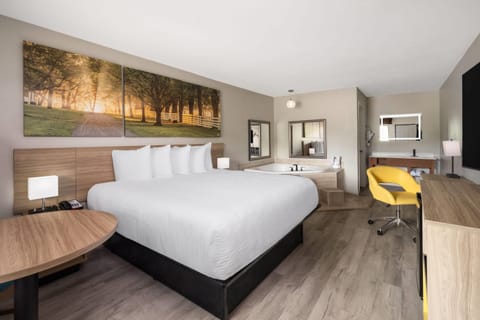 Studio Suite, 1 King Bed, Non Smoking | Jetted tub