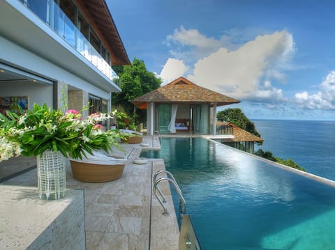Outdoor pool, pool umbrellas, sun loungers