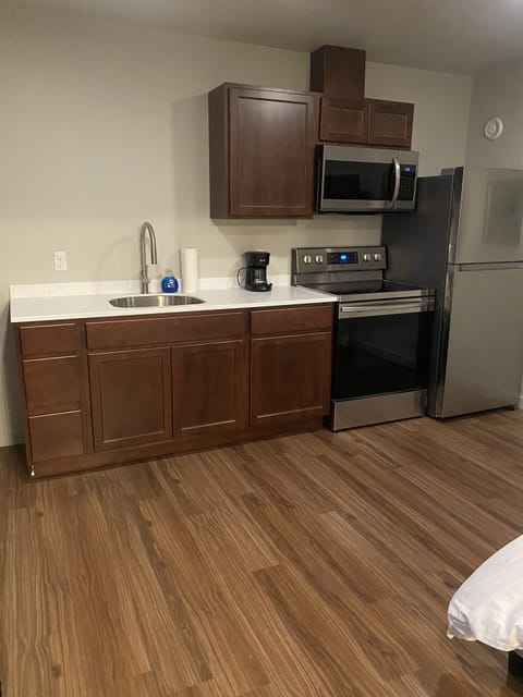 Laptop workspace, soundproofing, free WiFi, bed sheets