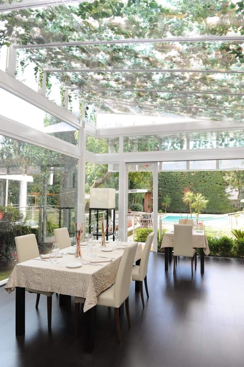 Dinner served, Mediterranean cuisine, pool views 