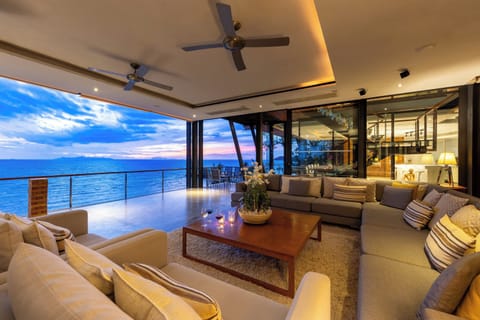 Villa (5 Bedrooms) | Living area | 32-inch TV with digital channels, DVD player, table tennis