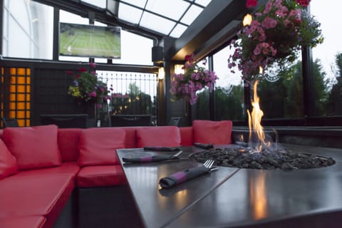 Breakfast, lunch and dinner served