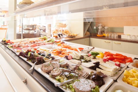 Daily buffet breakfast for a fee