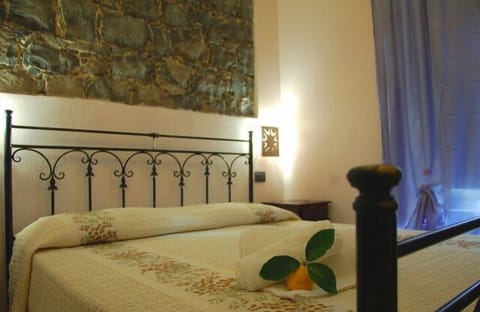 Room | Individually furnished, desk, free WiFi, bed sheets