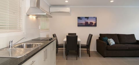 Garden Suite | Private kitchen | Fridge, microwave, stovetop, coffee/tea maker