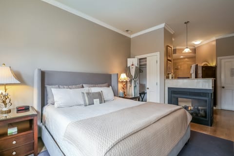 Garden Suite | Individually decorated, iron/ironing board, free WiFi