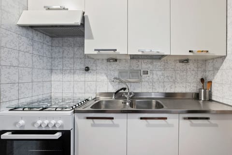 Apartment, 1 Bedroom | Private kitchenette | Full-size fridge, oven, electric kettle, cookware/dishes/utensils