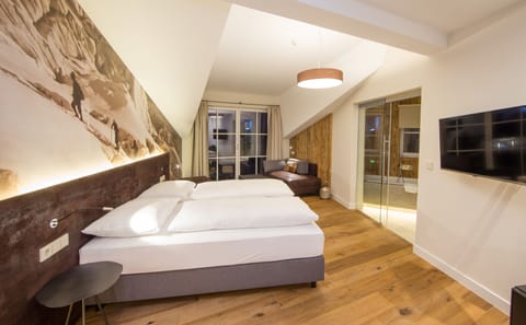 Suite mit Panoramablick | Premium bedding, minibar, in-room safe, desk