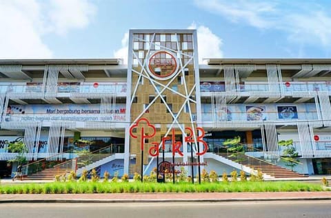 Shopping mall