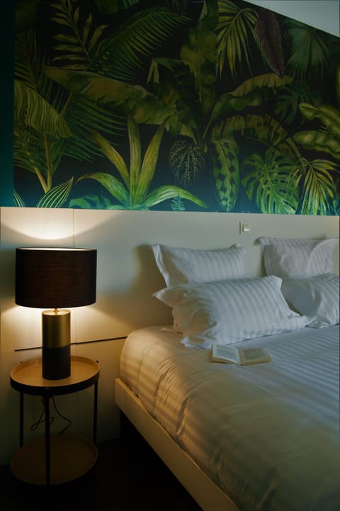 Superior Double Room, 1 Queen Bed | Premium bedding, pillowtop beds, in-room safe, desk