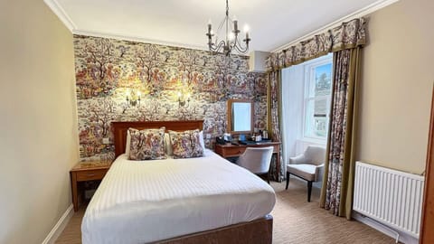 Cosy Double Room | Pillowtop beds, desk, iron/ironing board, free WiFi