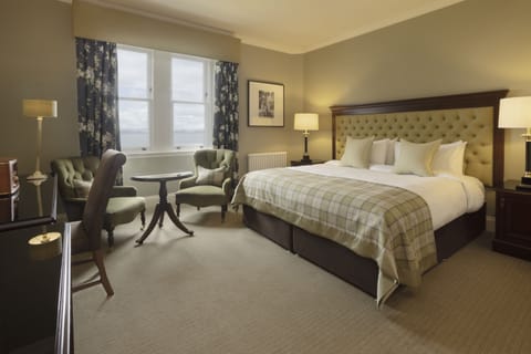 Classic Double or Twin Room | Hypo-allergenic bedding, desk, iron/ironing board, free WiFi