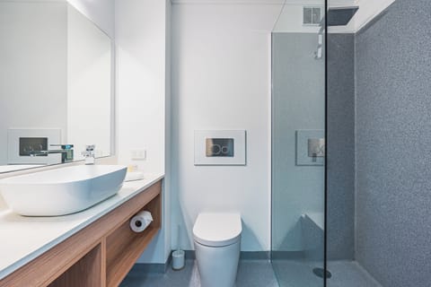 SBR Premium Ocean view Single Twin Room | Bathroom | Shower, free toiletries, hair dryer