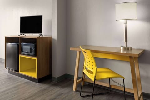 Suite, 1 King Bed, Non Smoking (Interior) | Desk, laptop workspace, blackout drapes, soundproofing