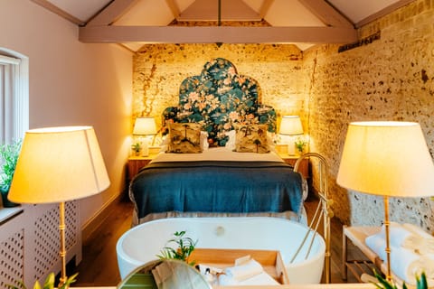 Hayloft Suite (Pets Welcome) | Premium bedding, in-room safe, iron/ironing board, free WiFi