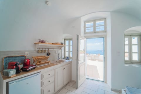 Honeymoon Cave Suite with Outdoor Jacuzzi | Private kitchen | Fridge, espresso maker, coffee/tea maker, electric kettle