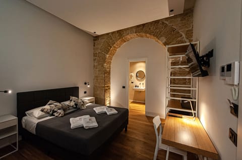 Deluxe Room | Premium bedding, down comforters, memory foam beds, minibar