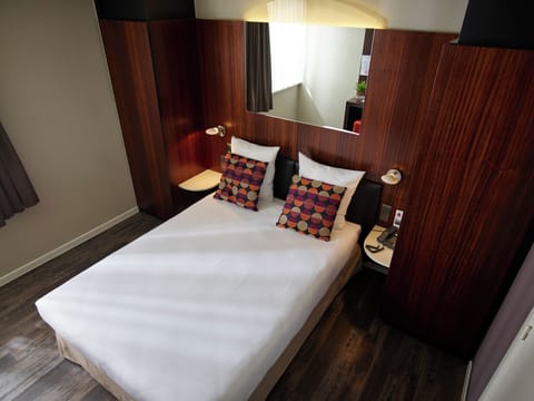 Comfort Double Room | Desk, blackout drapes, iron/ironing board, free WiFi