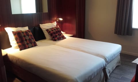 Comfort Twin Room | Desk, blackout drapes, iron/ironing board, free WiFi