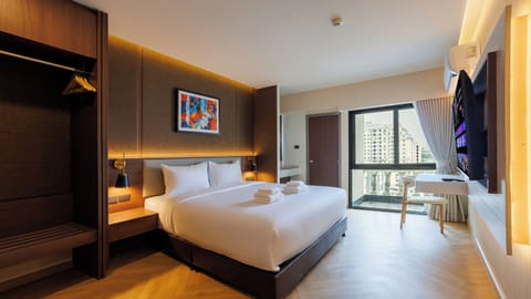 Luxury Premier Room | Blackout drapes, free WiFi, bed sheets