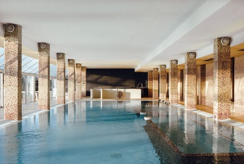 Couples treatment rooms, sauna, steam room, body treatments