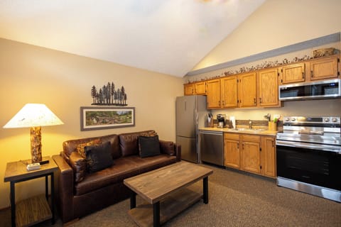 Suite (1 Bedroom Full Kitchen River Level) | Pillowtop beds, individually decorated, individually furnished