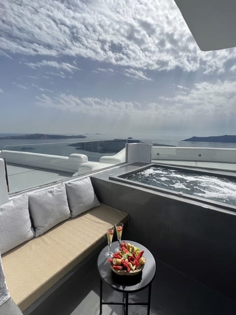 Superior Suite, Jetted Tub, Sea View | Private spa tub