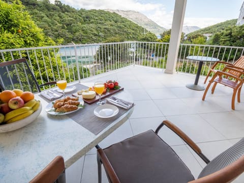 Apartment (Two-Bedroom Apartment with Sea View) | Exterior