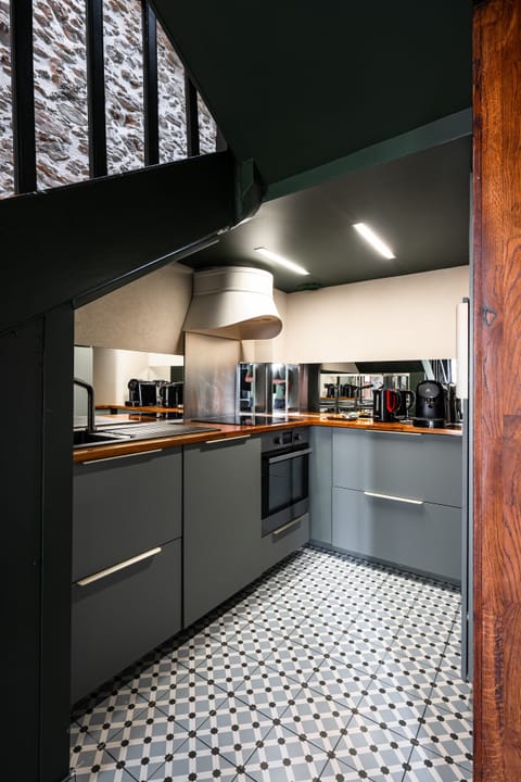 Appartement "Rivière Sacrée de Bénarès" | Private kitchen | Coffee/tea maker, electric kettle