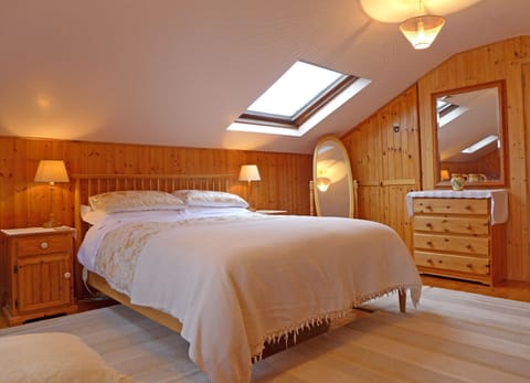 1 bedroom, bed sheets