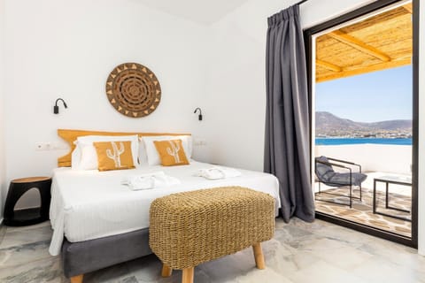 Superior Room, Sea View | Hypo-allergenic bedding, in-room safe, individually decorated