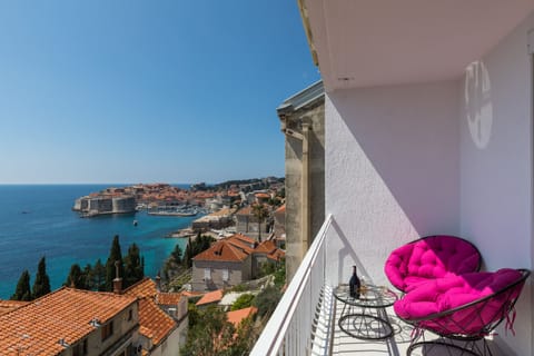 Apartment (Three Bedroom Apartment) | Balcony