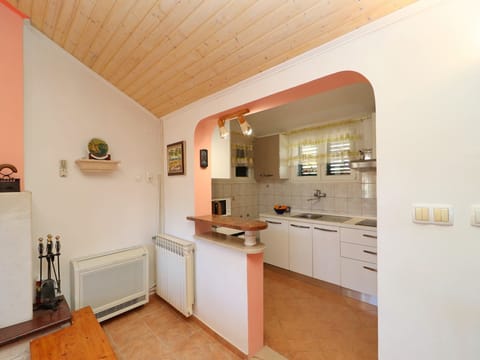 House (One Bedroom Holiday Home with Terrace) | Interior