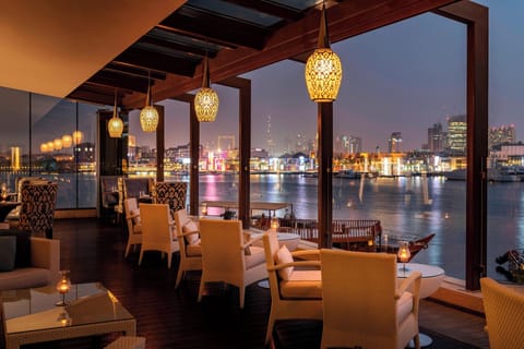 4 restaurants; breakfast, lunch, dinner, and brunch served