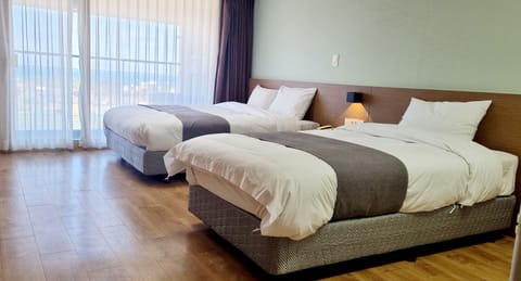 Soundproofing, free WiFi, bed sheets