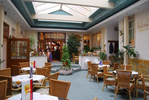 Daily buffet breakfast for a fee