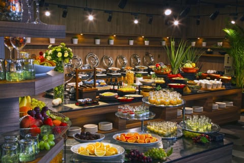 Daily buffet breakfast for a fee