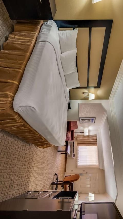 Premium bedding, pillowtop beds, in-room safe, desk