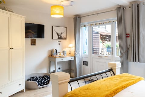 Superior Double Room, Ensuite (Dog Friendly) | 1 bedroom, individually decorated, individually furnished